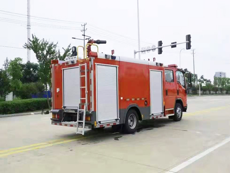 國六3.5噸五十鈴700P泡沫消防車