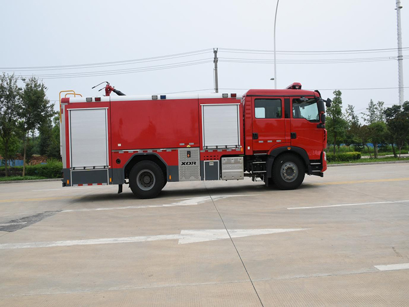 國六8噸重汽T5G水罐消防車