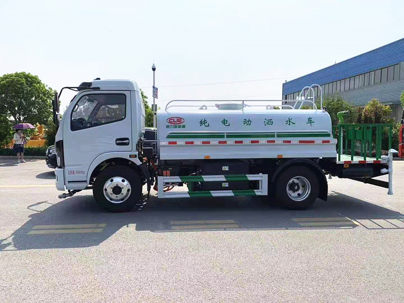 東風(fēng)多利卡5噸純電動(dòng)灑水車
